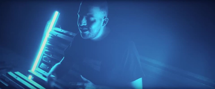 Ο Affective στο video clip «Ένα δωμάτιο»